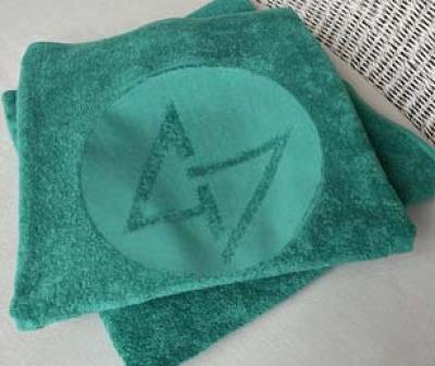 FORTYSEVEN Emerald green bath towel