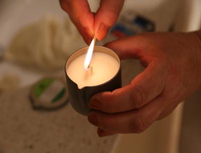 Aroma candle massage
