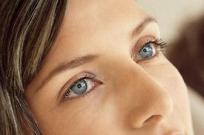 Wimpern & Augenbrauen färben, Augenbrauenkorrektur
